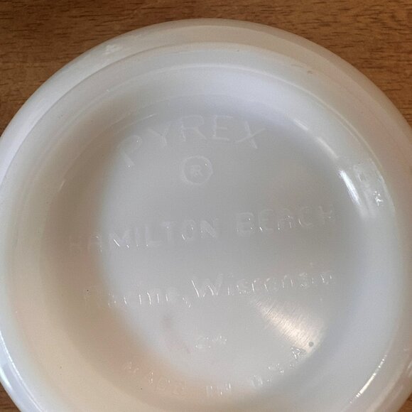 Vintage Pyrex Hamilton Beach Mixing Bowl White Milk Glass Racine Wisconsin 32 oz - Picture 6 of 6